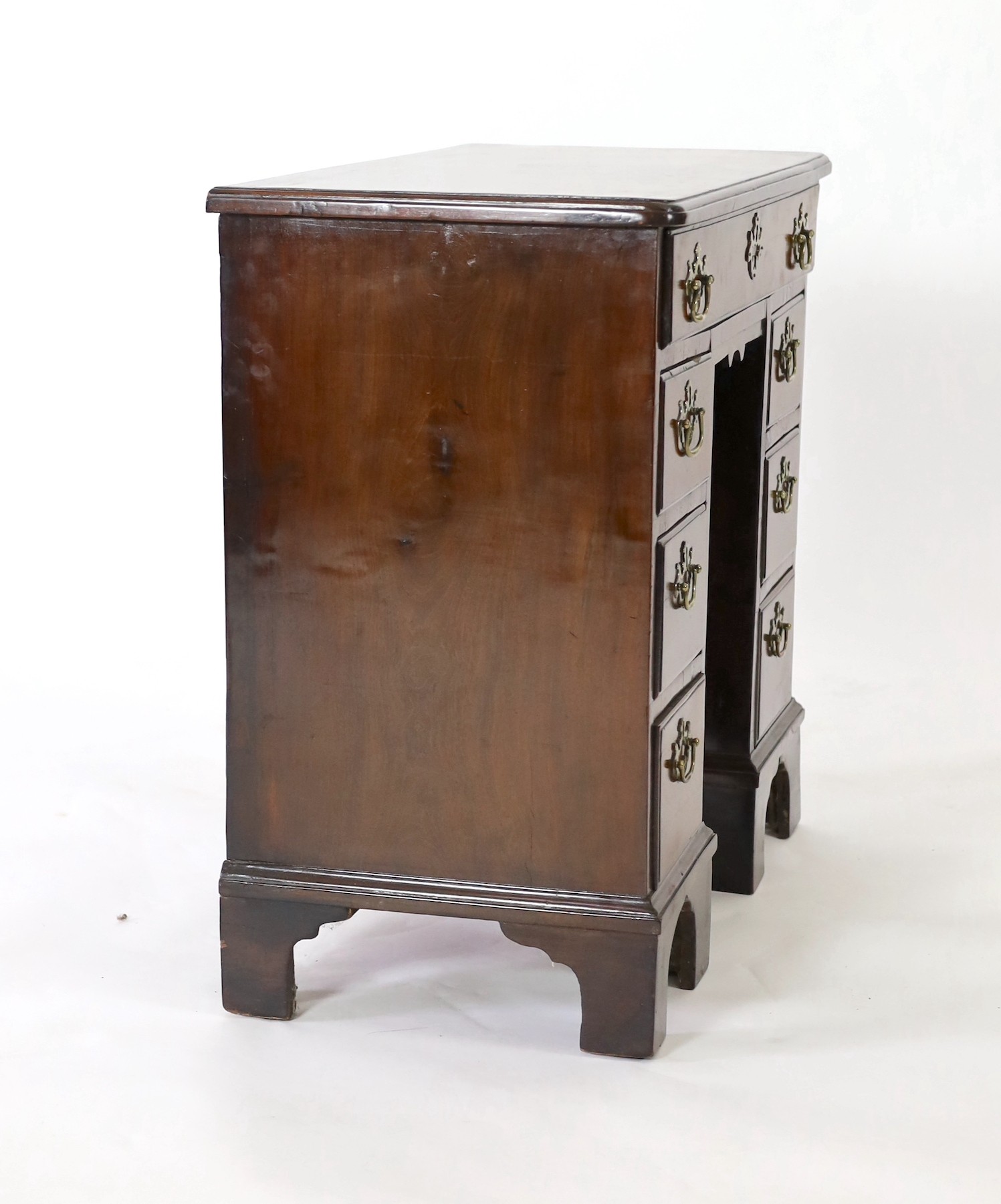 A George III mahogany kneehole desk, W.80cm D.42cm H.76cm